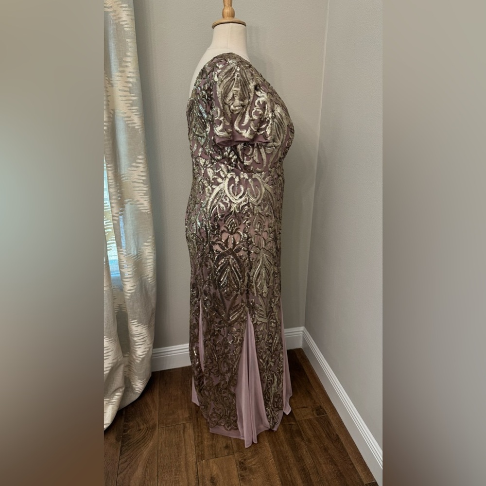 Sequined Plus Dress 💛 - Picture 6 of 9